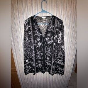 Christopher And Banks Black And White Floral Sheer Flowy V-Neck Top Size M